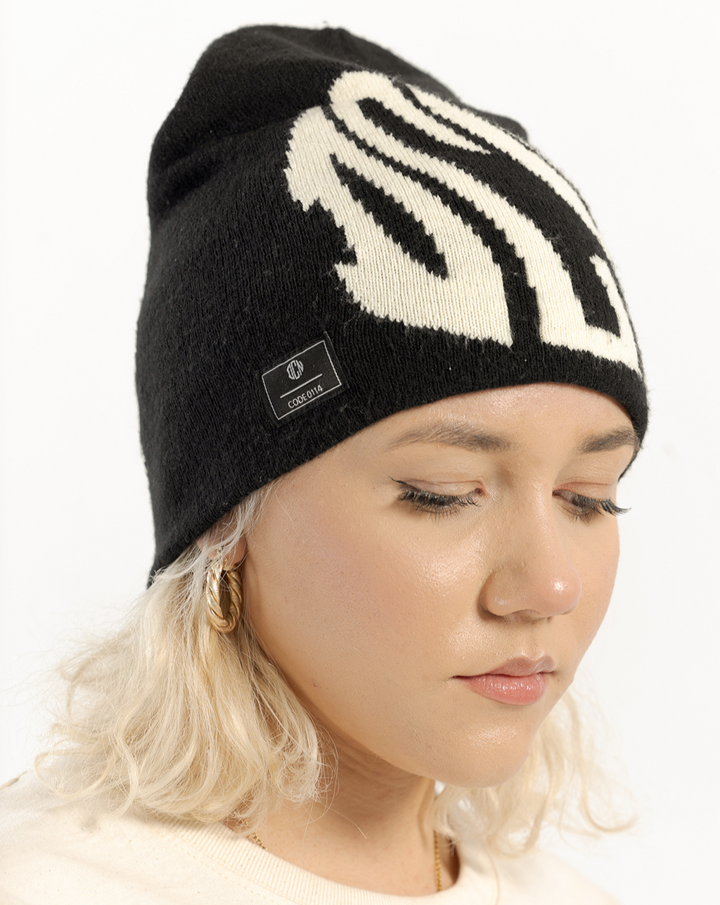 Distorted Beanie Hat ‘Black’