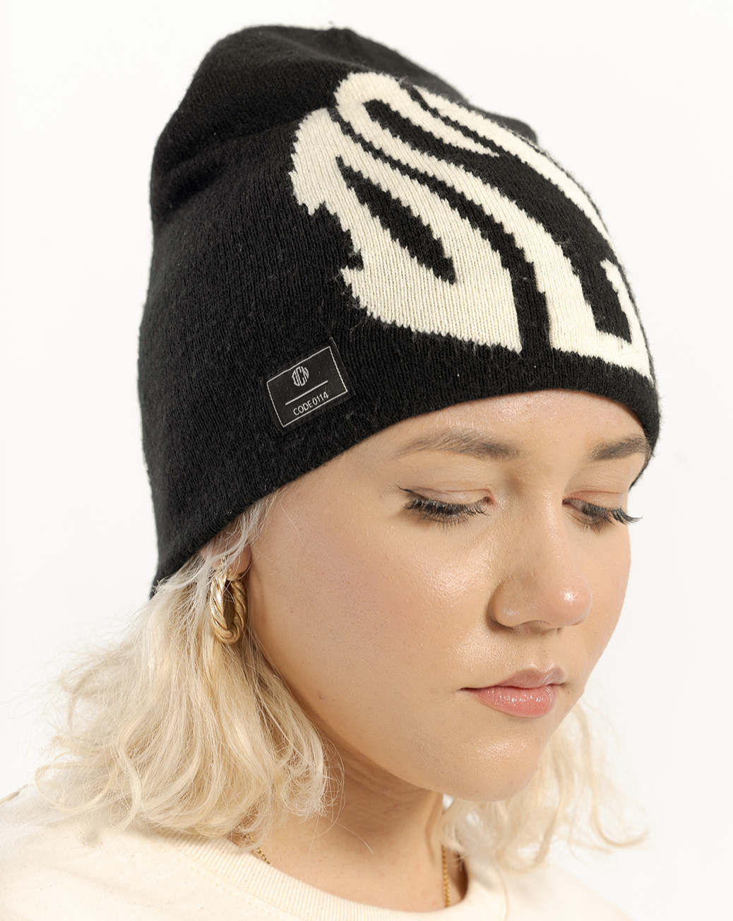 Distorted Beanie Hat ‘Black’